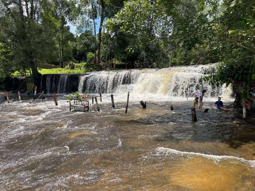 Siem Reap: Beng Mealea, Banteay Srei & Kulen Waterfall Trip - Lunch near Banteay Srei: keep it flexible