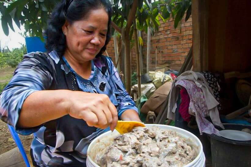 Siem Reap: Cambodia local street foods and local guide - The real Route 60 night market: where the scene turns local