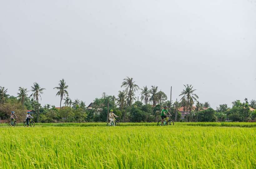 Siem Reap: Countryside Sunset Bike Tour / E-Bike or Tuk Tuk - Entering the Siem Reap countryside: why this sunset bike route is different