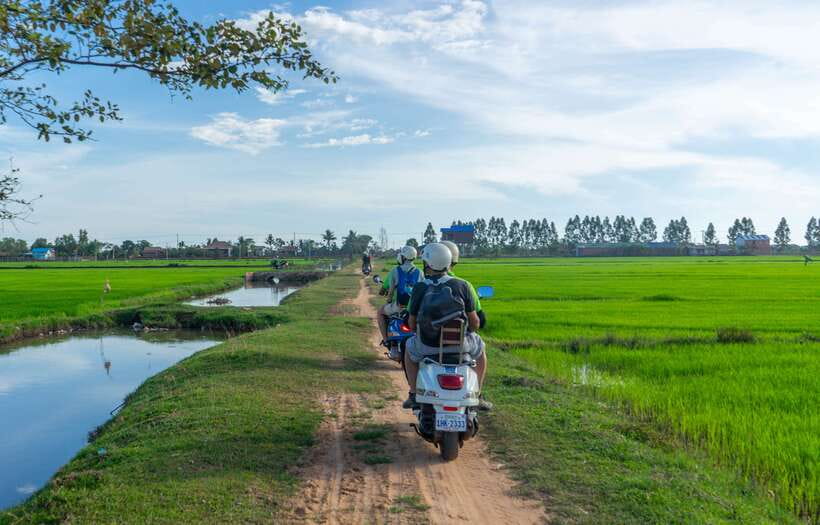 Siem Reap Countryside Sunset Vespa Tour or Tuk Tuk - Winery stop and Sra Sor: the real food-and-drink moment