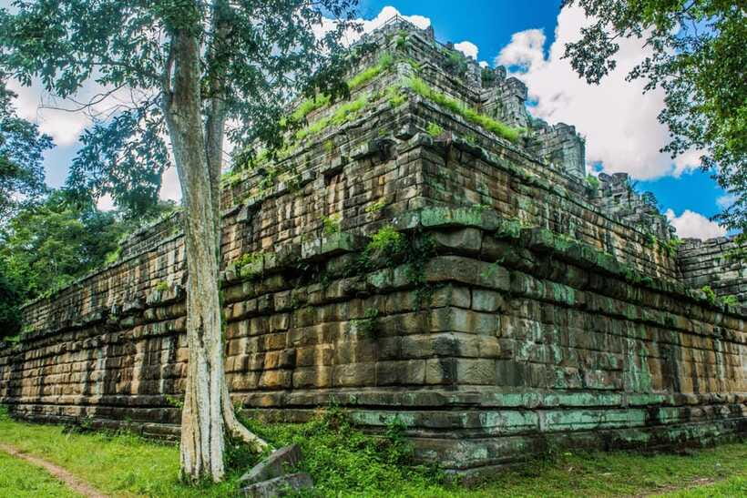 Siem Reap: Day Trip to Koh Ker and Beng Mealea Temples - Between Temples: A Short Van Ride That Resets Your Day