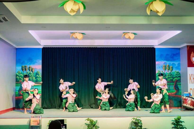 Siem Reap: Dinner and Traditional Show with Hotel Transfer - Dinner setup: buffet style with Khmer plus international options