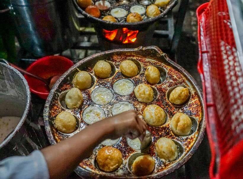 Siem Reap: Evening Food Tour with 10 Local Tastings - Street 60 Night Market: Bugs, Barbecued Chicken, and Cold Drinks