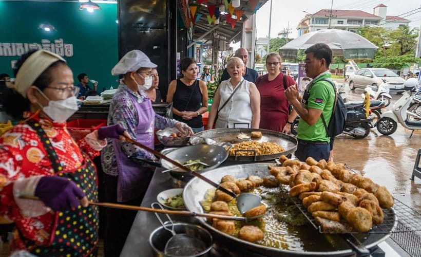 Siem Reap: Evening Foodie Vespa Tour / Tuk Tuk Available - A 5-hour Siem Reap night ride for street-food fans