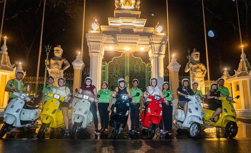 Siem Reap: Evening Foodie Vespa Tour / Tuk Tuk Available - Vespa or tuk tuk: how the transport works after dark