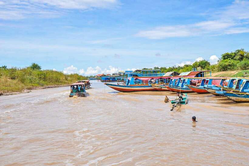 Siem Reap: Floating Village and Sunset Private Boat Tour - Countryside farm stop: coconut water, rice paddies, and real routines