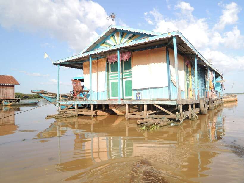 Siem Reap: Floating Village Half-Day Tour - Getting from Siem Reap to the lake: tuk-tuk rides and a lotus farm that makes sense