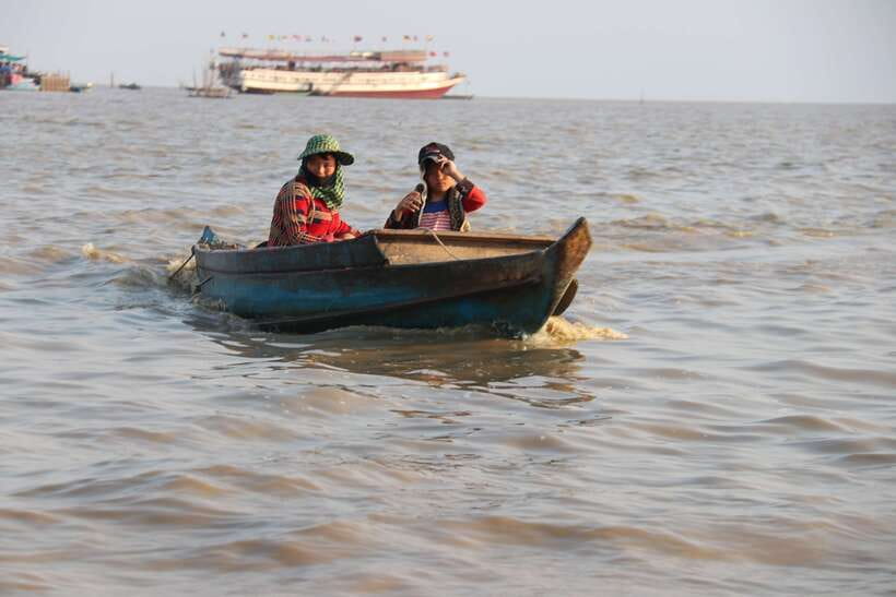 Siem Reap: Floating Village Tour - The Queen Tara stop: drinks and fruit on a 100-year-old boat
