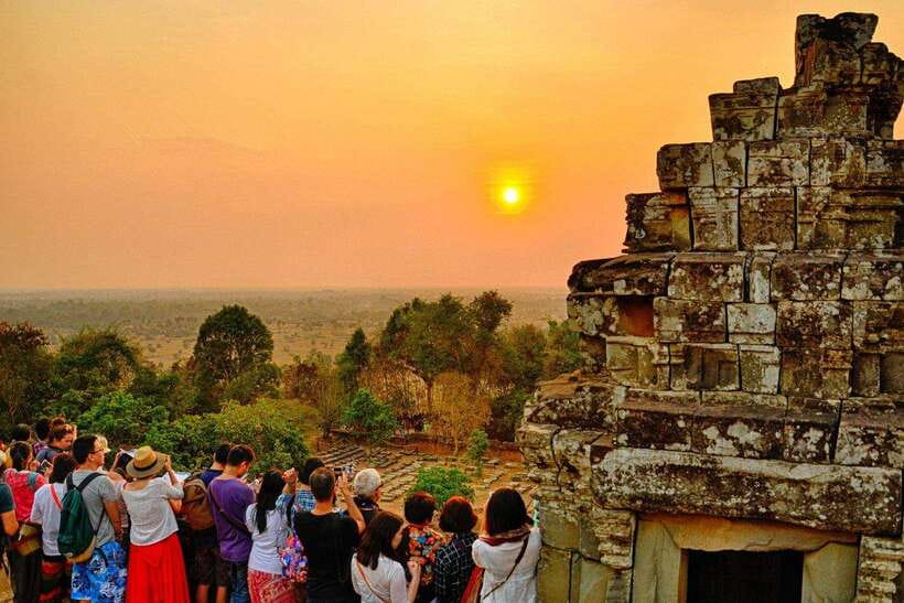 Siem Reap: Full Day Angkor Wat Temple Tour with Sunset - Angkor Wat: south gate views, galleries, and why a guide matters