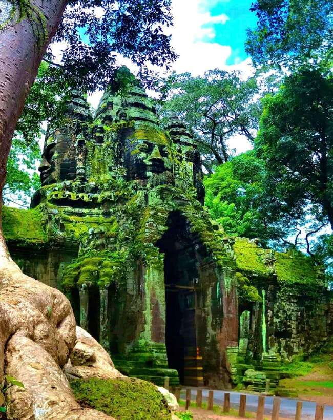 Siem Reap: Full Day Angkor Wat Temple Tour with Sunset - Phnom Bakheng at sunset: the climb and the reason people talk about it