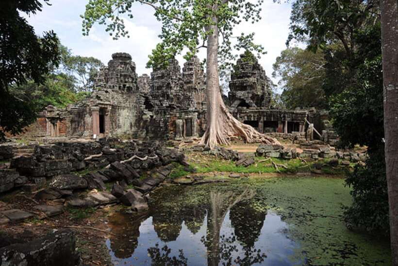 Siem Reap: Full-Day Tuk-Tuk Tour of Angkor Wat Temples - Bayon: the stone faces and the feeling of being watched