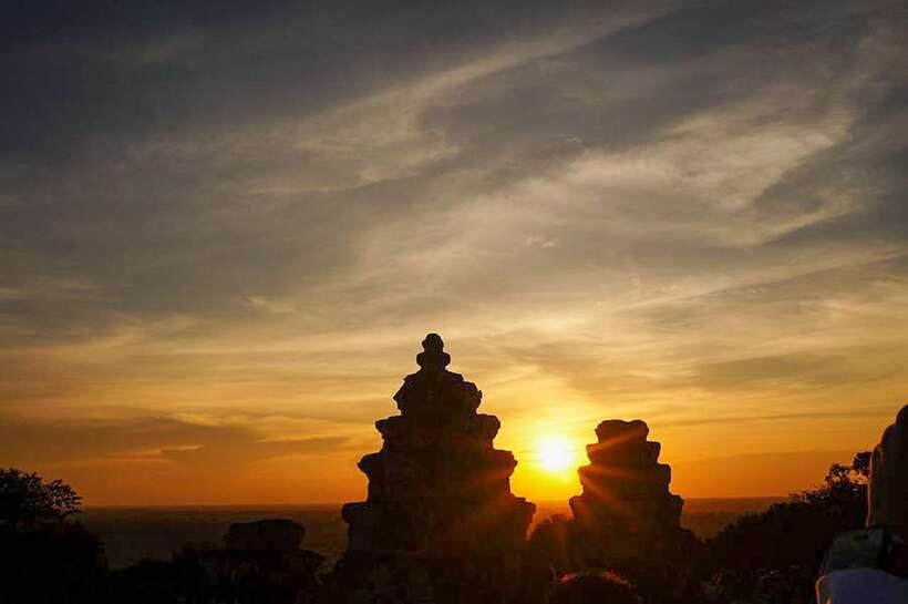 Siem Reap: Grand circle tour Sun set on bakeang hill & Guide - Pre Rup: Shiva, Mountain Views, and the Coffin-Like Meditation Stone