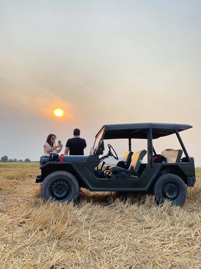 Siem Reap: Guided Countryside Sunset Tour by Jeep - Ride comfort and what to pack for an open-jeep evening