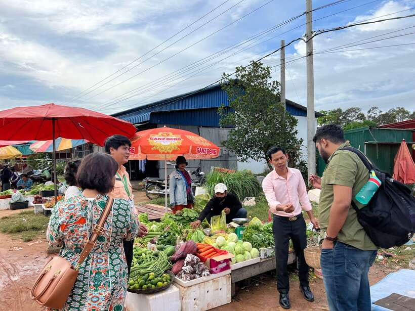 Siem Reap: Guided Day Trip to Local Village & Cooking Class - Cooking Class with a Clear Khmer Menu