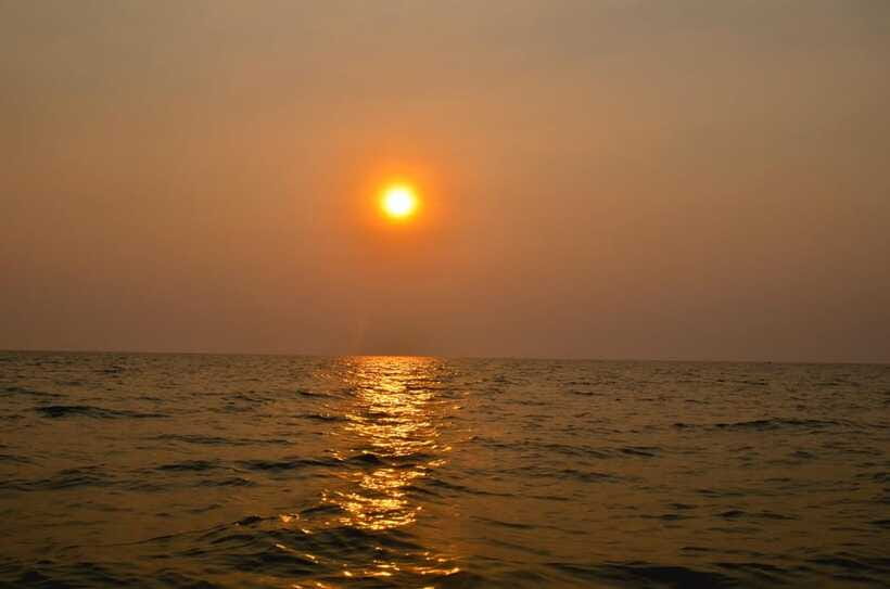Siem Reap: Half-Day Kampong Phluk with Sunset, Boat & Guide - Kampong Phluk Floating Village: Boat Time, Stilted Life, and Safety