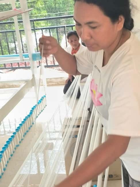 Siem Reap: Lotus Silk Farm- Tour, Lake & Masterclass - The guided tour: seeing lotus fibers turn into sustainable luxury textile