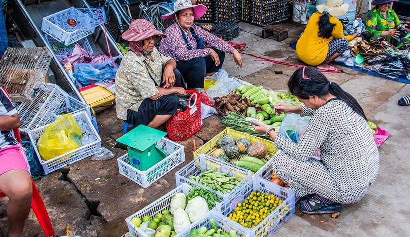Siem Reap: Morning Cooking Class & Market Tour - Village Cooking School Setup: Iced Tea, Cold Towels, and Real Khmer Surroundings