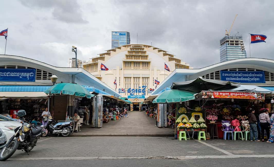 Siem Reap: Morning Food Tour, Market Walking & Street Art - Khmer breakfast near Wat Damnak: the day starts with Bai Sach Chrouk