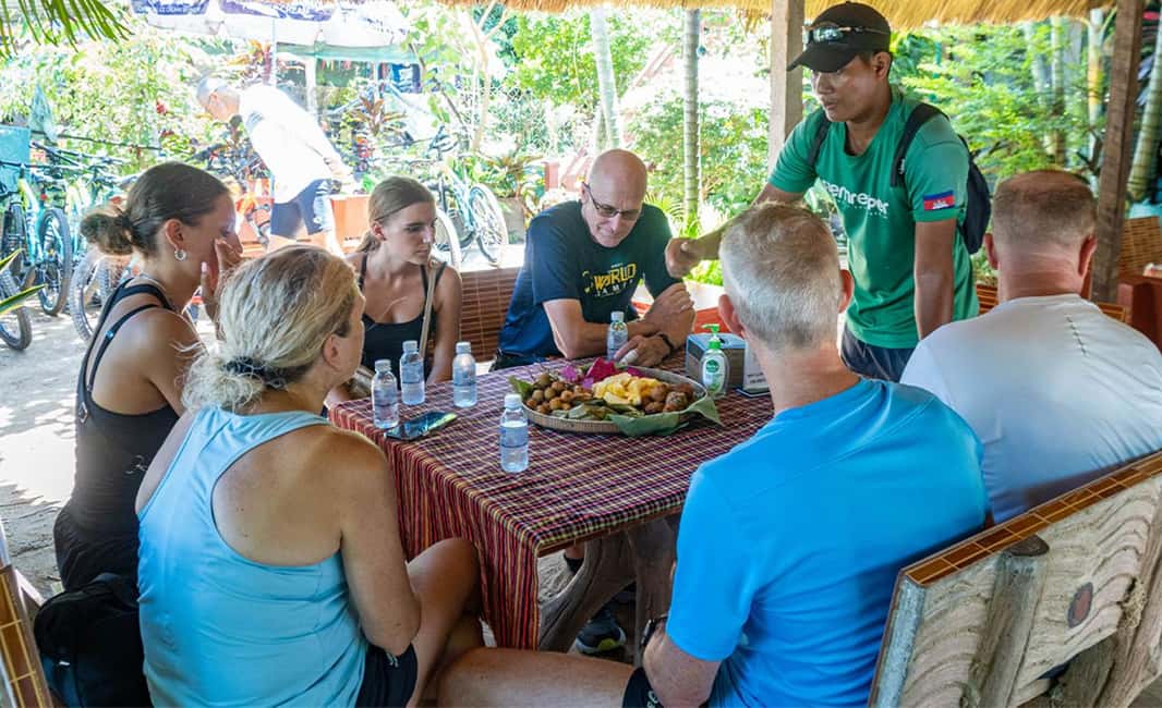 Siem Reap: Morning Food Tour, Market Walking & Street Art - Nom Banchork at Phum Num Banh Chok: iconic morning noodles, explained