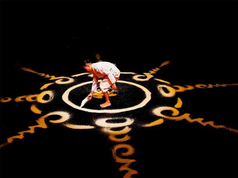 Siem Reap: Phare, Cambodian Circus with Tuk-Tuk Transfers - Arriving at the venue: calm lighting and circus-style staging