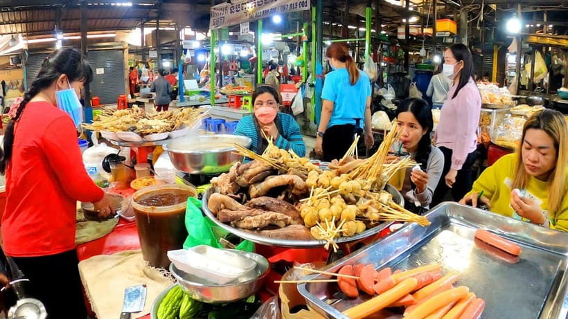 Siem Reap Street Foods Tour by Tuk Tuk with Personal Guide - Flower shop stop: a quick visual break before the market pace