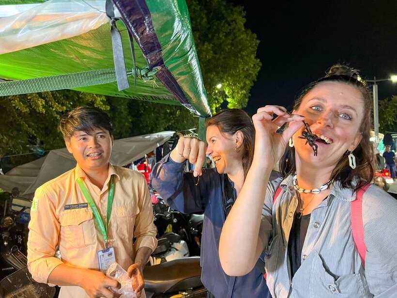 Siem Reap: Tonle Sap and Kampong Phluk Tour with Street Food - Your food stop is the main event after the lake