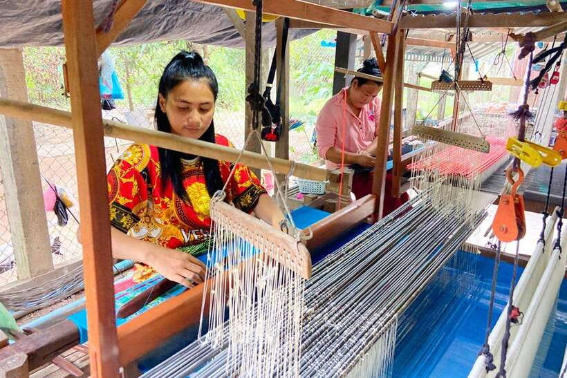 Silk Island Cruise and Tours with English Speaking Guide - Buddhist Monastery Visit: A Quiet Breather In The Middle Of Work