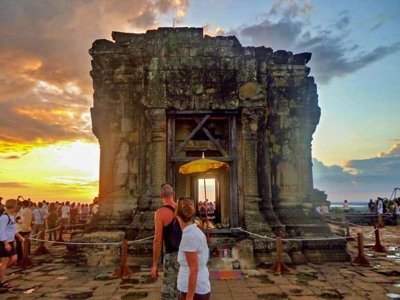 Small-Group Full Day Angkor wat Guide tour with Sun set - Banteay Kdei: a calmer temple intermission