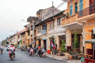 Small Group: One Day Phnom Penh to Kampot, Kep include lunch - Kampot Town Walk: Markets, Chinese Port Life, and French-Era Streets