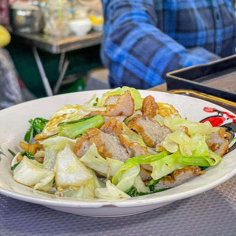 Street Food Tour and Phare Circus with Tuk-Tuk Transfers - Kola Noodle stop: learning by tasting, not guessing