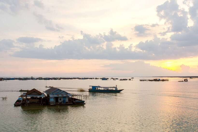 Sunset Dinner Tour: Tonle Sap Lake Floating Village - The mini Tara ride: seeing floating homes where people actually live