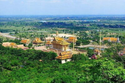 Udong Historical Site Tour - Stop 1: Vipassana Dhurak Buddhist Centre and the monk blessing