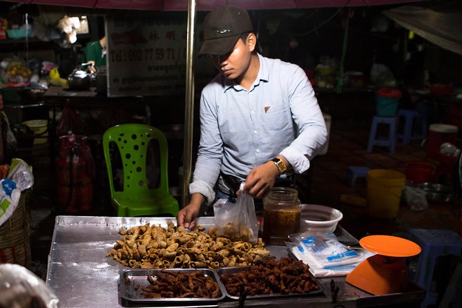 Ultimate Phnom Penh Food Tour by Tuk Tuk: 20 Tastings and Drinks - The full night route: what each stop feels like
